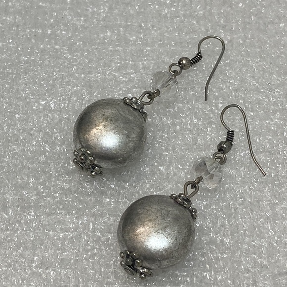 Antique Finish Silver Grey Drop Pearl & Crystal Earrings - Picture 2 of 6